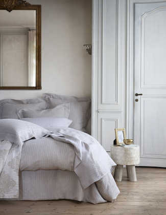 Alexandre Turpault's Baltazar collection of bed linen is the perfect combination of the assets of pure linen and pure cotton.