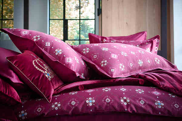 Alexandre Turpault Palazzo Bedding is 100% Egyptian Cotton Sateen and includes a duvet, flat sheet, shams.