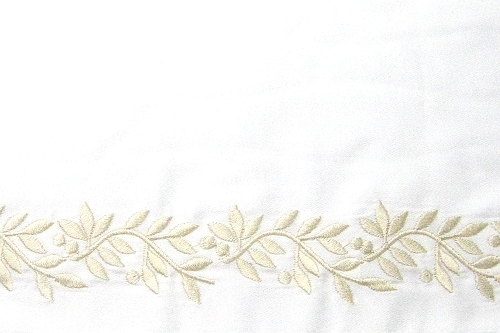 Bellino Fine linens Garland Embroidered Bedding - Close-up