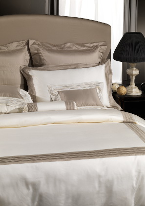 Cottimaryanne Tribeca is a luxurious Egyptian cotton sateen with a generous 450 thread count available in all Visconti colors with custom colored border.
