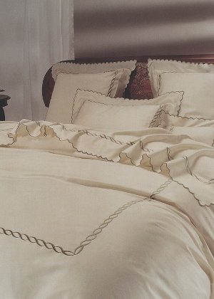 Cottimaryanne Torcione is a luxurious Egyptian cotton sateen with a generous 450 thread count available in all Visconti colors.