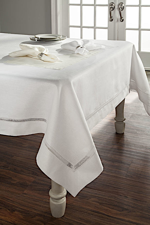 Home Treasures Doric Table Linens - table display.