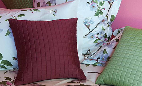 Alicudi Bedding by Signoira Firenze is a tribute to the beauty and energy of spring.