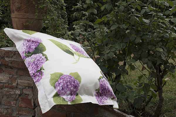 Signoria Firenze Ortensia Bedding fabric is an Italian linen printed with hydrangea flowers with Asian origins.
