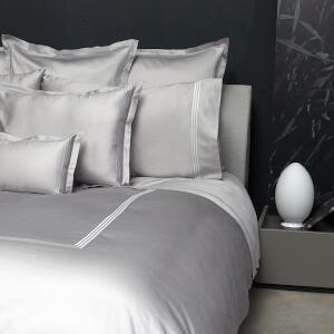 Signoria Firenze Platinum Sateen Bedding with embroidery - Corner View with Shams