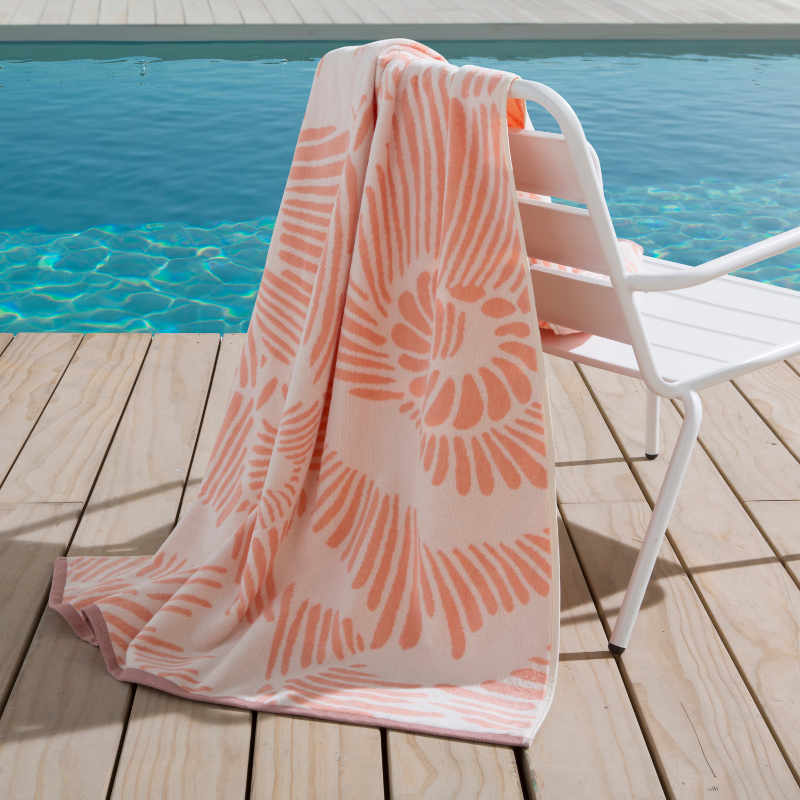  Anne de Solene Alze Beach Towel