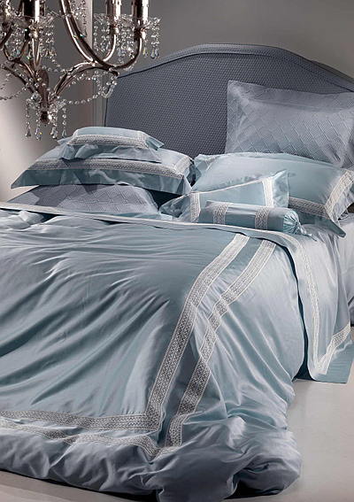 Cottimaryanne Melodia is a luxurious Egyptian cotton sateen with a generous 450 thread count available in all Visconti colors with custom colored border.