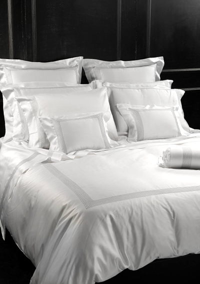 Cottimaryanne Tribeca is a luxurious Egyptian cotton sateen with a generous 450 thread count available in all Visconti colors with custom colored border.