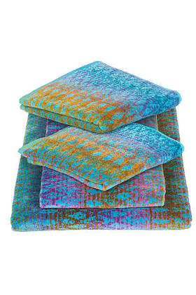 Elaiva Allurements Ocean Magic towel collection.