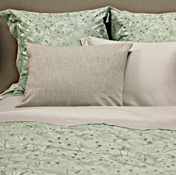 SDH Savannah Bedding is made with 5 - color yarn dyed jacquard.
