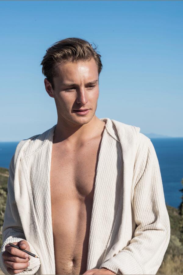 SVAD DONDI Skipper Bath - Male Model Wearing Robe