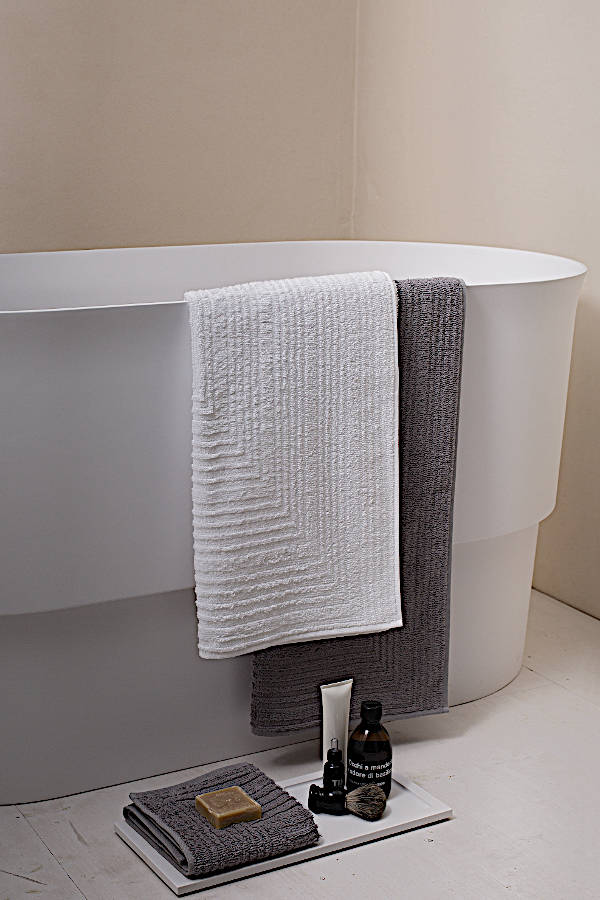 SVAD DONDI Times Square Bath - towels draped over bathtub.