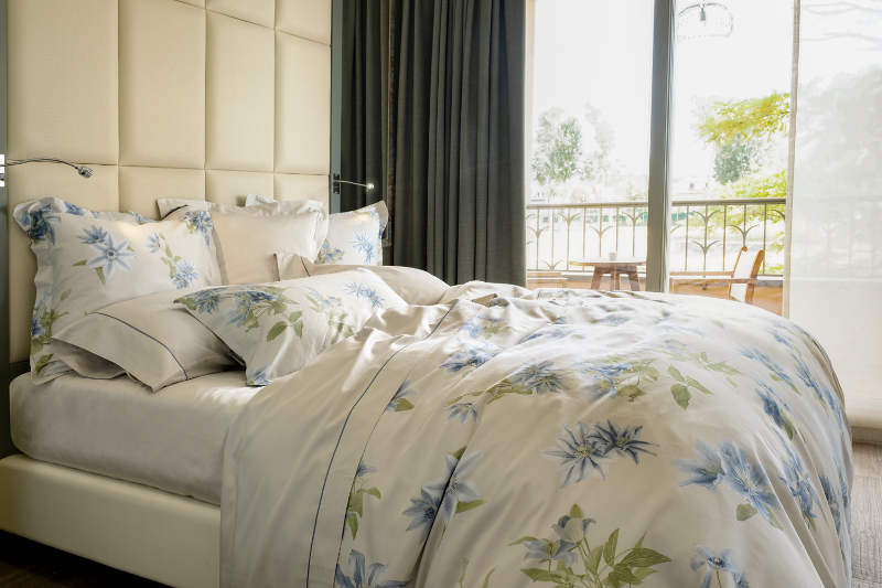 Signoria Firenze Clematis Floral Printed Bedding - 002 Pearl/Blue
(reverses to solid sateen in Pearl)