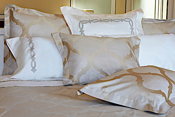 Signoria Bedding Bellagio Collection is showcasing pillow shams in Coffee color.