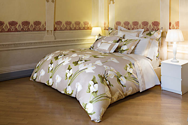 Signoria has taken the beauty of the Kalos flower and has enhanced it with precious Egyptian cotton sateen fabric.