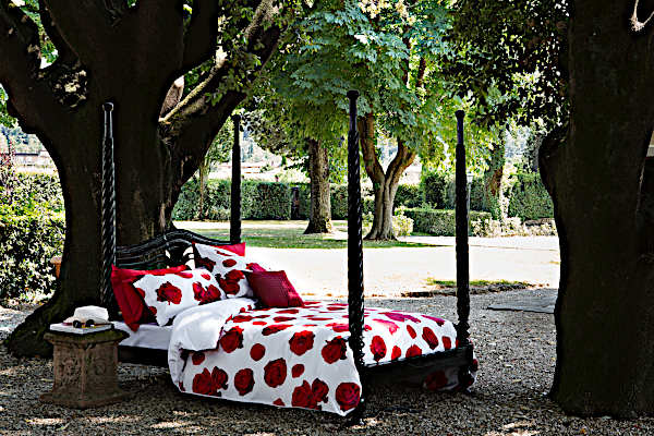 Signoria Bedding - Rosa Collection in White/Red color.