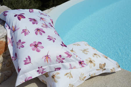 The Signoria floral prints employ the highest quality Italian printing techniques that bring out the most
precious flowers found in nature, in all their vibrant colors, right to your bed linens.